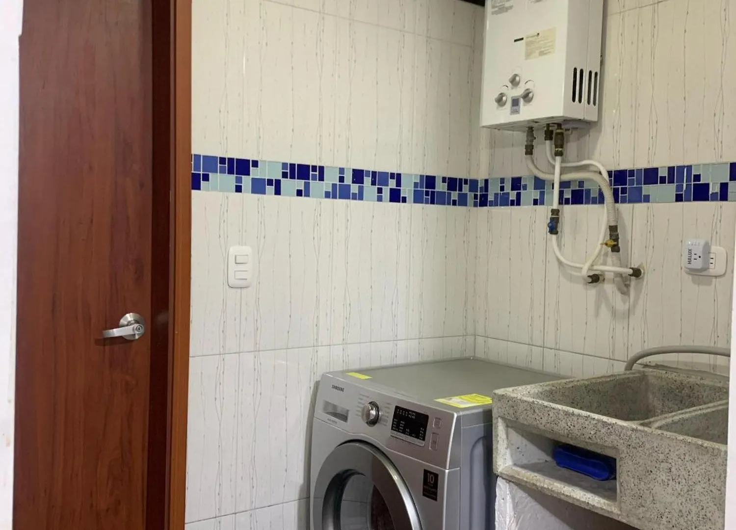 Apartasuites Bogota 53 Cerca Al Aeropuerto 02 0*,