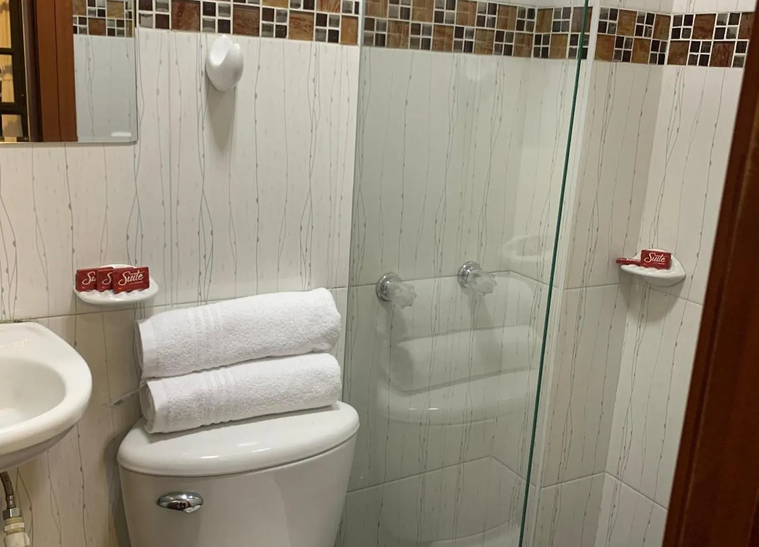 Apartasuites Bogota 53 Cerca Al Aeropuerto 02 アパート